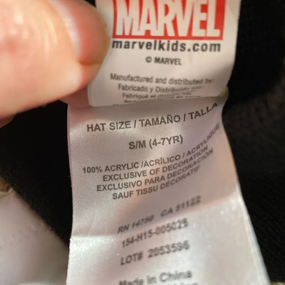 Avengers hat & matching gloves
